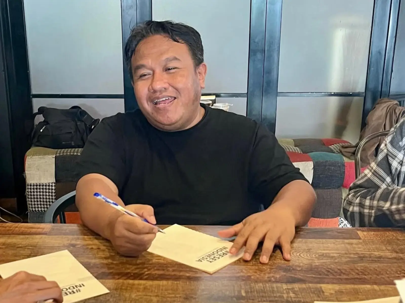 Bukan Apatis, Dandhy Laksono Sebut Gen Z Indonesia Punya Senjata Ampuh Tumbangkan Buzzer Politik