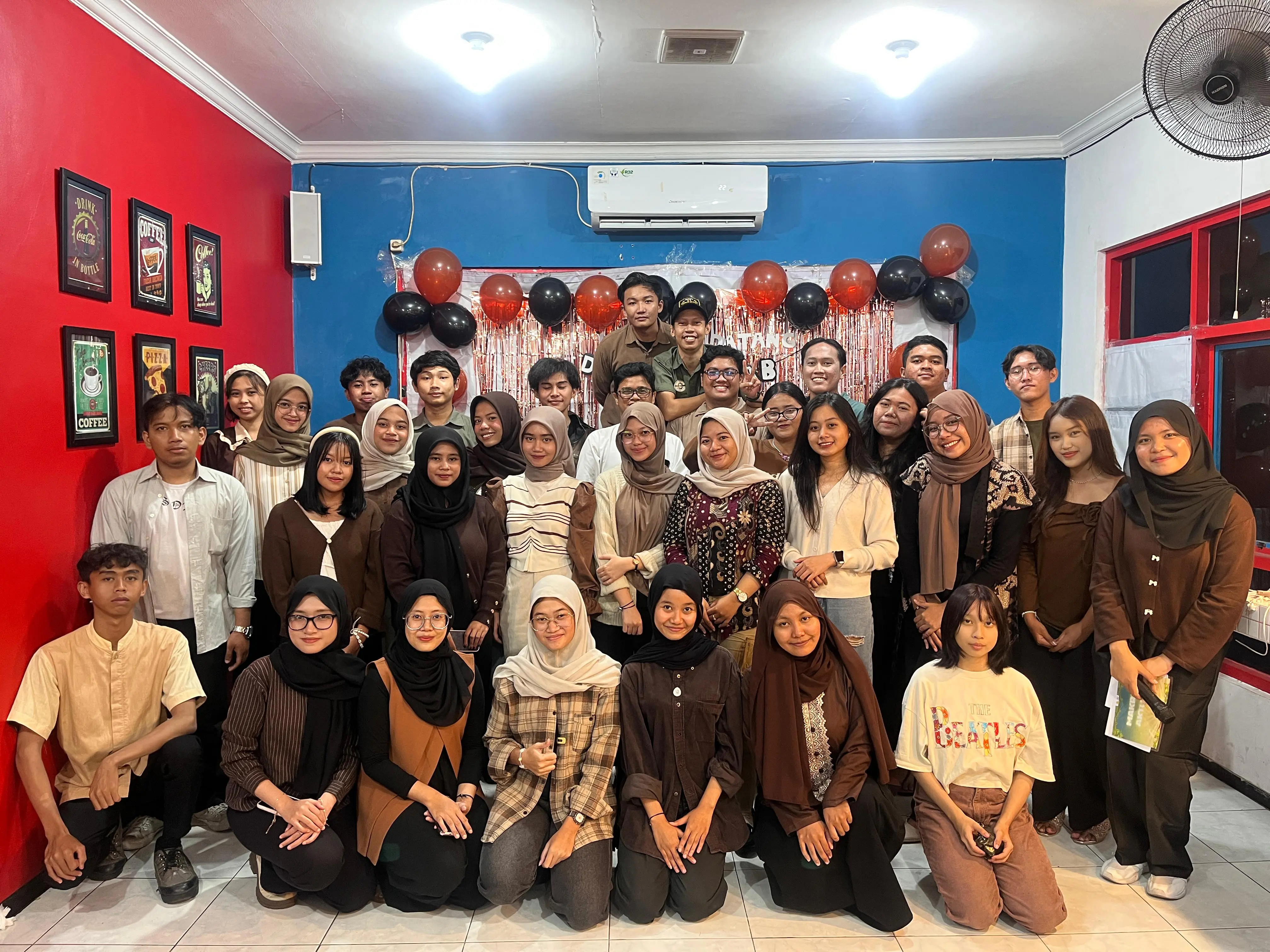 Hujan Deras Tak Padamkan Keakraban: Makrab Unit Kegiatan Mahasiswa Aktual 2025 Hangatkan Kebersamaan